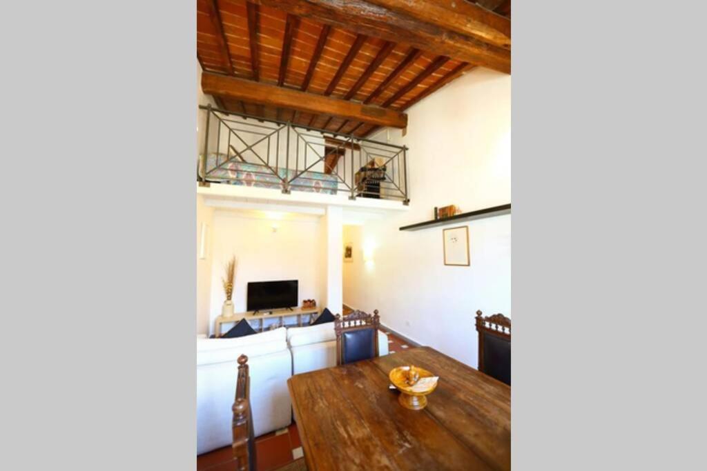 Santa Maria Novella Station Florentine Apartment